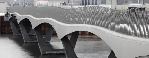 “Vluchthaven” Footbridge