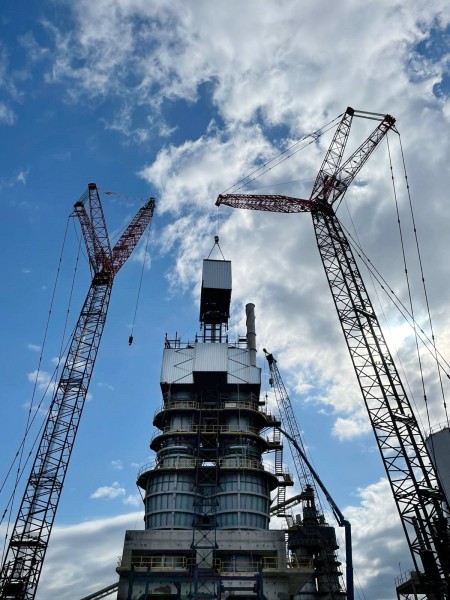 Installation of a lime kiln superstructure